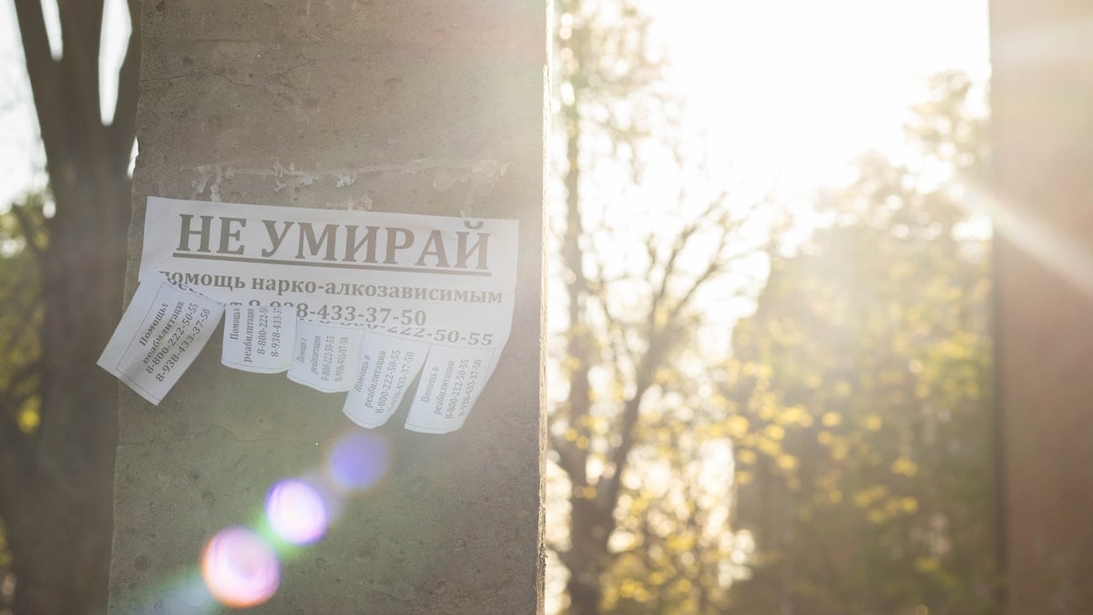 A poster that says "don't die."